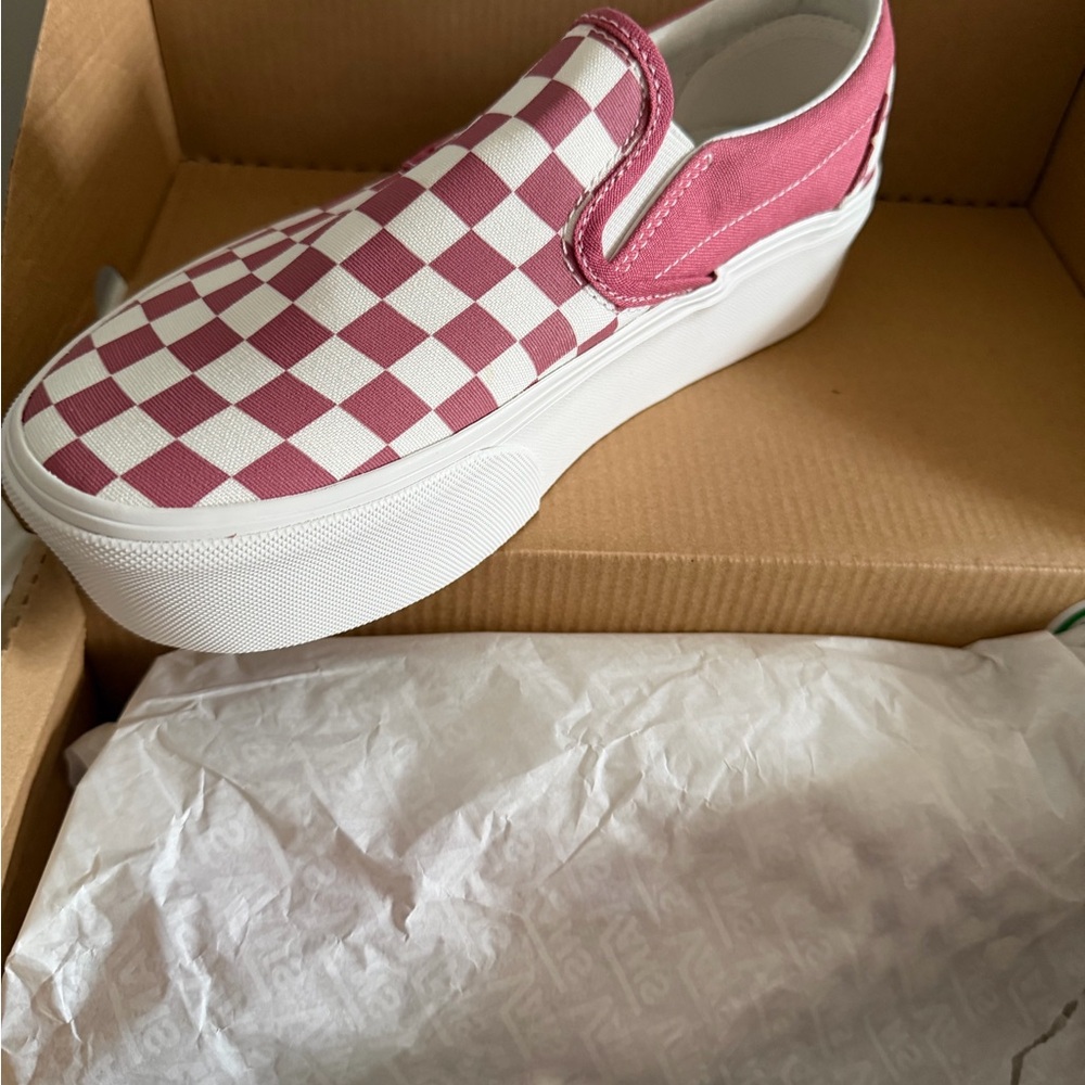 Vans Women's Pink and White Checkered Slip-On Sneakers (Pink Mauve and White)